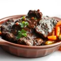 Carne Assada Ao Molho Madeira Tradicional e Irresistível Imagem de Destaque