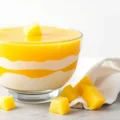 Gelatina de Abacaxi com Creme de Leite Cremosa e Fácil Imagem de Destaque