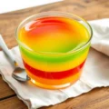 Sobremesa Colorida de Gelatina Fácil Cremosa e Irresistível Imagem de Destaque